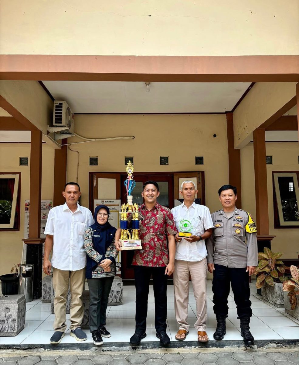 Penyerahan Hadiah Lomba Sanitasi